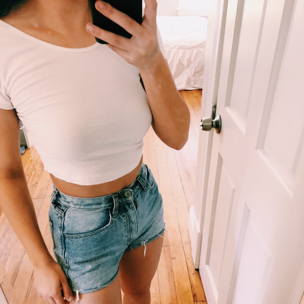 Brandy Melville Giselle Crop Top